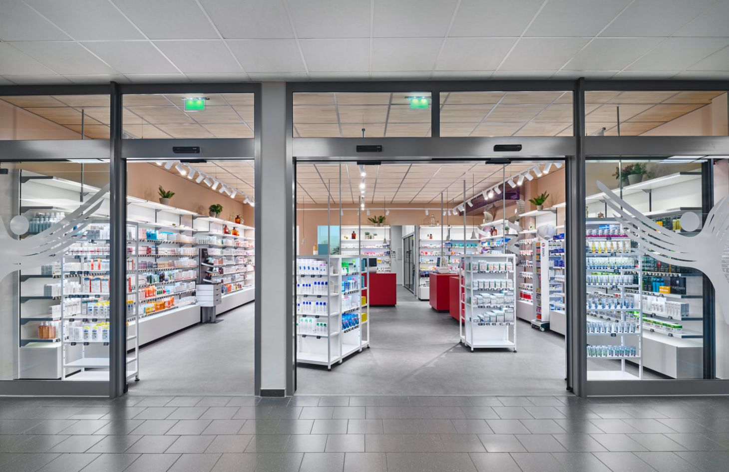 Eingang Apotheke Tiengen innen